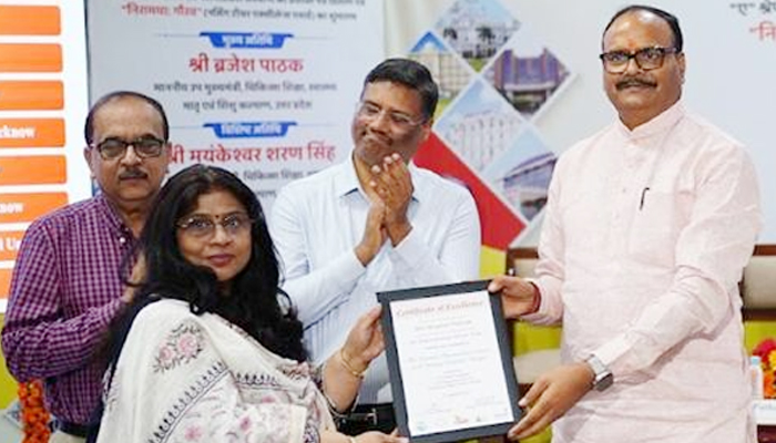 दि पनेशिया पैरामेडिकल को डिप्टी सीएम ब्रजेश पाठक ने दिया सर्टिफिकेट ऑफ एक्सिलेंस अवॉर्ड