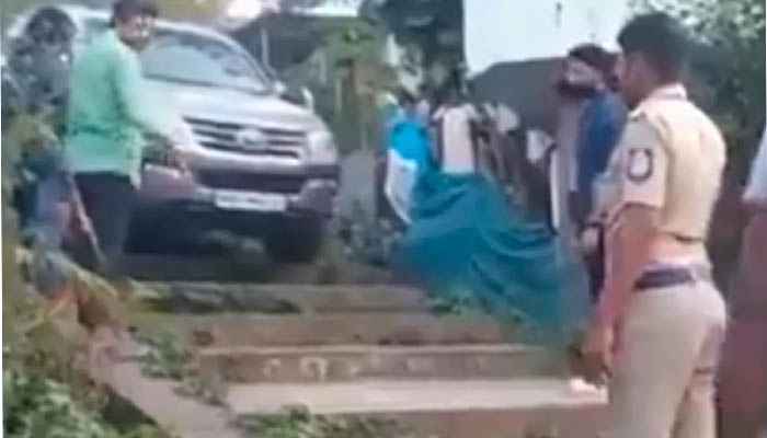 जल्दी पहुंचने के लिए Google Maps पर देख रहा था रास्ता, ऐसी जगह पहुंचा दिया, बुरा फंसा शख्स बुलानी पड़ी पुलिस