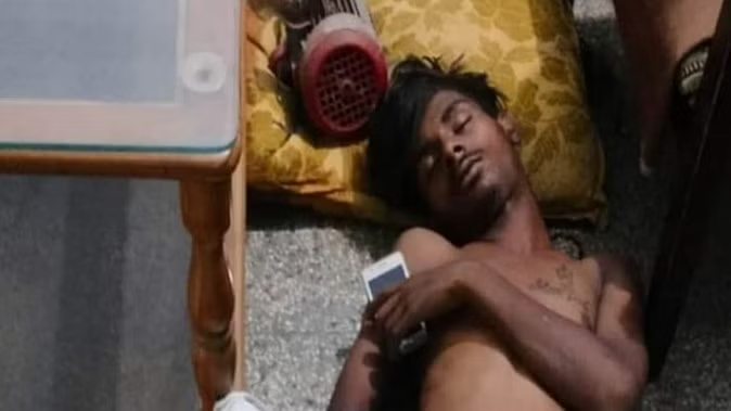 लखनऊ: नशे में धुत होकर चोरी करने गया चोर, सामान समेटा फिर सो गया, नींद खुली तो सामने पुलिस खड़ी थी