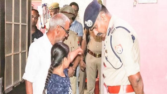कारोबारी का कत्ल: पापा बेड पर तड़पते रहे… अंकल चाकू मारते रहे, बेटी ने बयां किया खौफनाक मंजर;