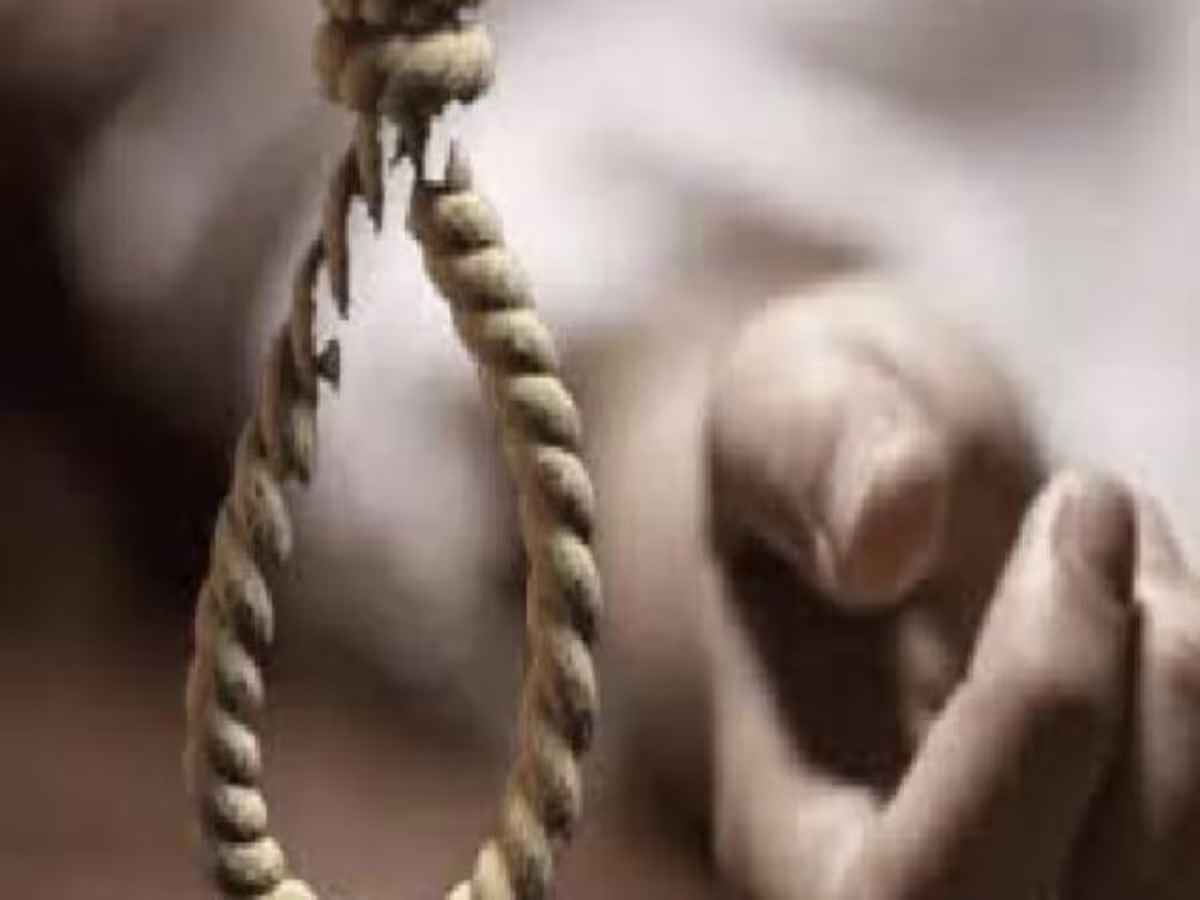 UP News: ‘इनके बेटे छेड़छाड़ करते हैं…मेरी पढ़ाई बंद हो गई’, सुसाइड नोट में यह बातें लिख युवती ने की खुदकुशी