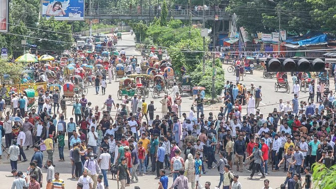 बांग्लादेश में लाइट तक नहीं जला रहे हैं भारतीय, मकान मालिक ने हमें बचाया…पीड़ित ने सुनाई आपबीती