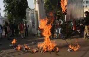 कांग्रेस कार्यकर्ता की मौत: सरकार के खिलाफ प्रदर्शन करते समय हादसा, आग की चपेट में आकर झुलसा NSUI कार्यकर्ता
