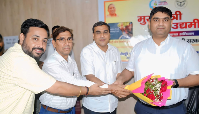 पोल्ट्री सेक्टर की आधुनिक प्रोसेसिंग यूनिट एवं पोल्ट्री फील्ड निर्माण इकाई की सुविधा सरकार ने दी