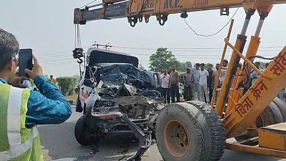 अलीगढ़ में बड़ा हादसा: कैंटर में घुसी पुलिस वैन, एक दरोगा-तीन कांस्टेबल और एक कैदी की मौत, एक पुलिसकर्मी घायल