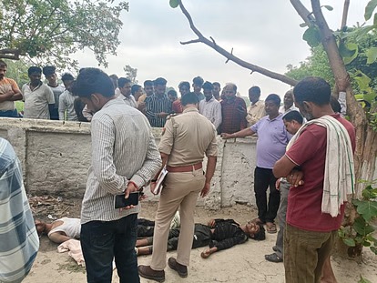 यूपी: अंबेडकरनगर के एक स्कूल में मिले दो किशोरों के शव, एक फंदे से लटका, एक जमीन पर पड़ा मिला; हड़कंप